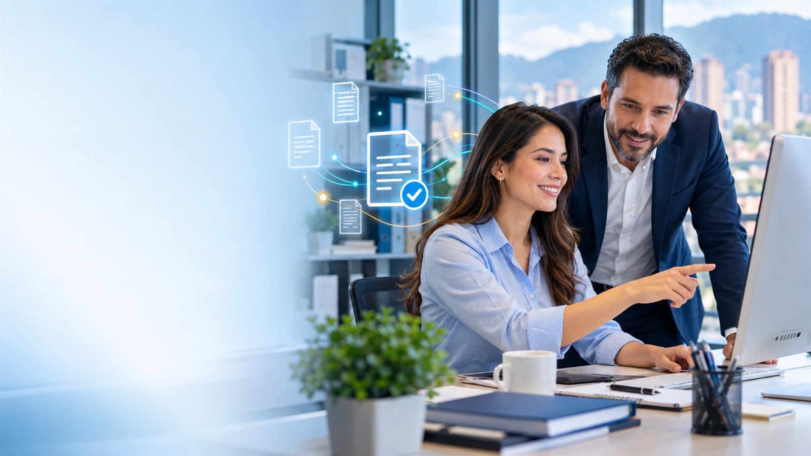 Equipo empresarial aprendiendo sobre documentos electrónicos